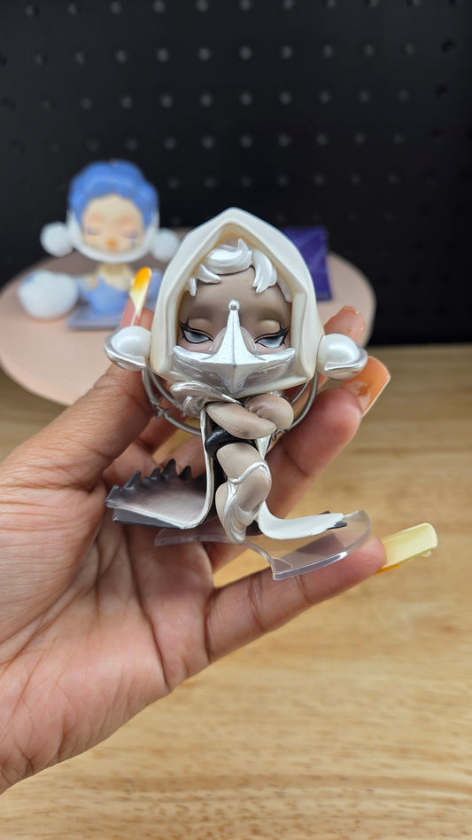 Moonveil Guardian SP Figure